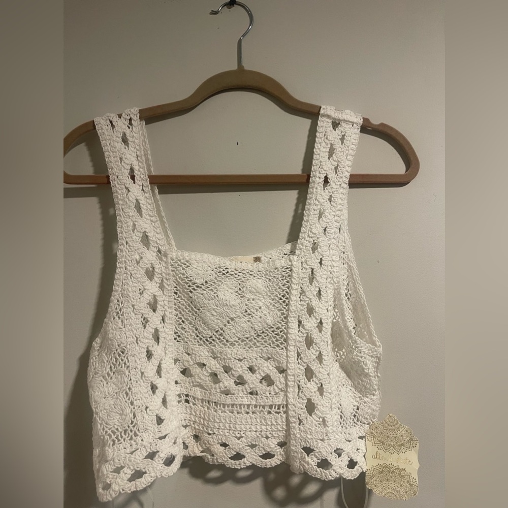 Altar’d State NWT crop crochet like white top